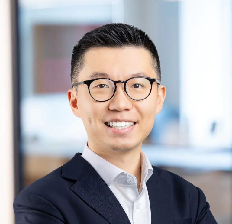 Portrait of Derek Z. Li